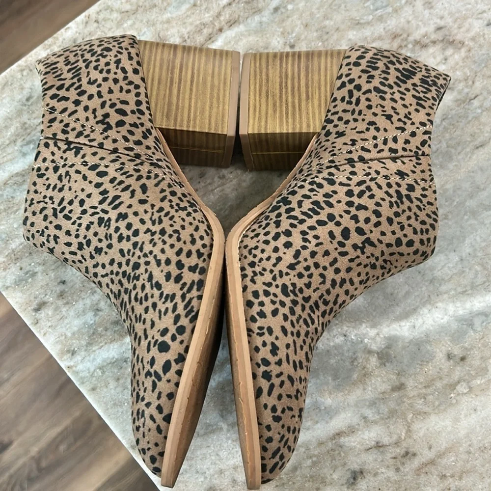Melrose Ave  Los Angeles 100% Vegan Cheetah Bootie size 9